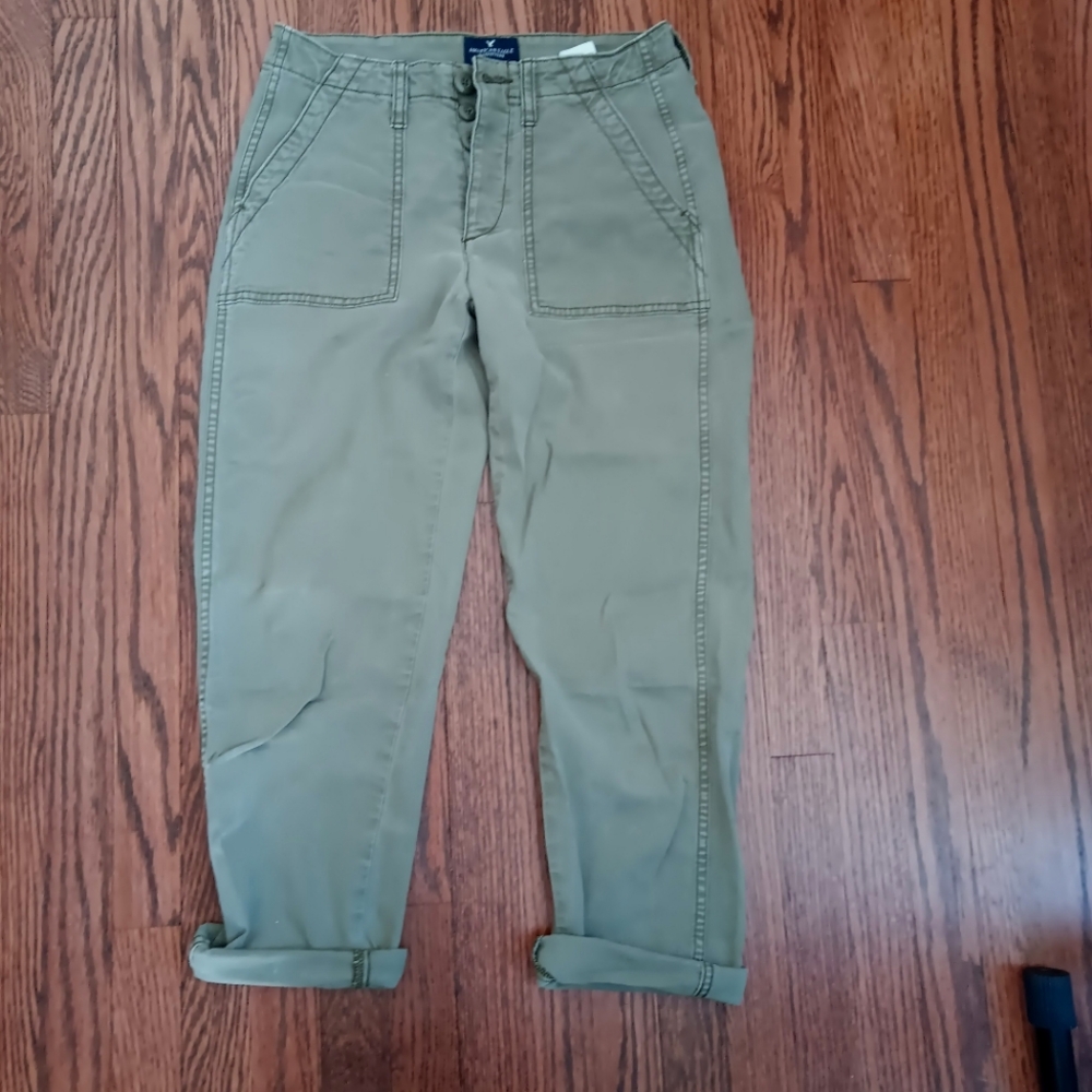 Green, army green, size 2, cropped length pant, American Eagle